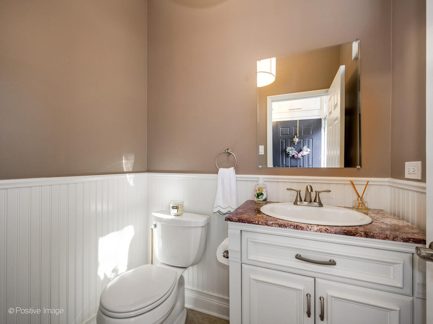 1608 N Larrabee Street