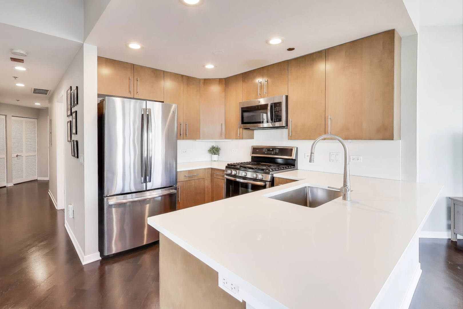 909 W Washington Boulevard Unit: 908