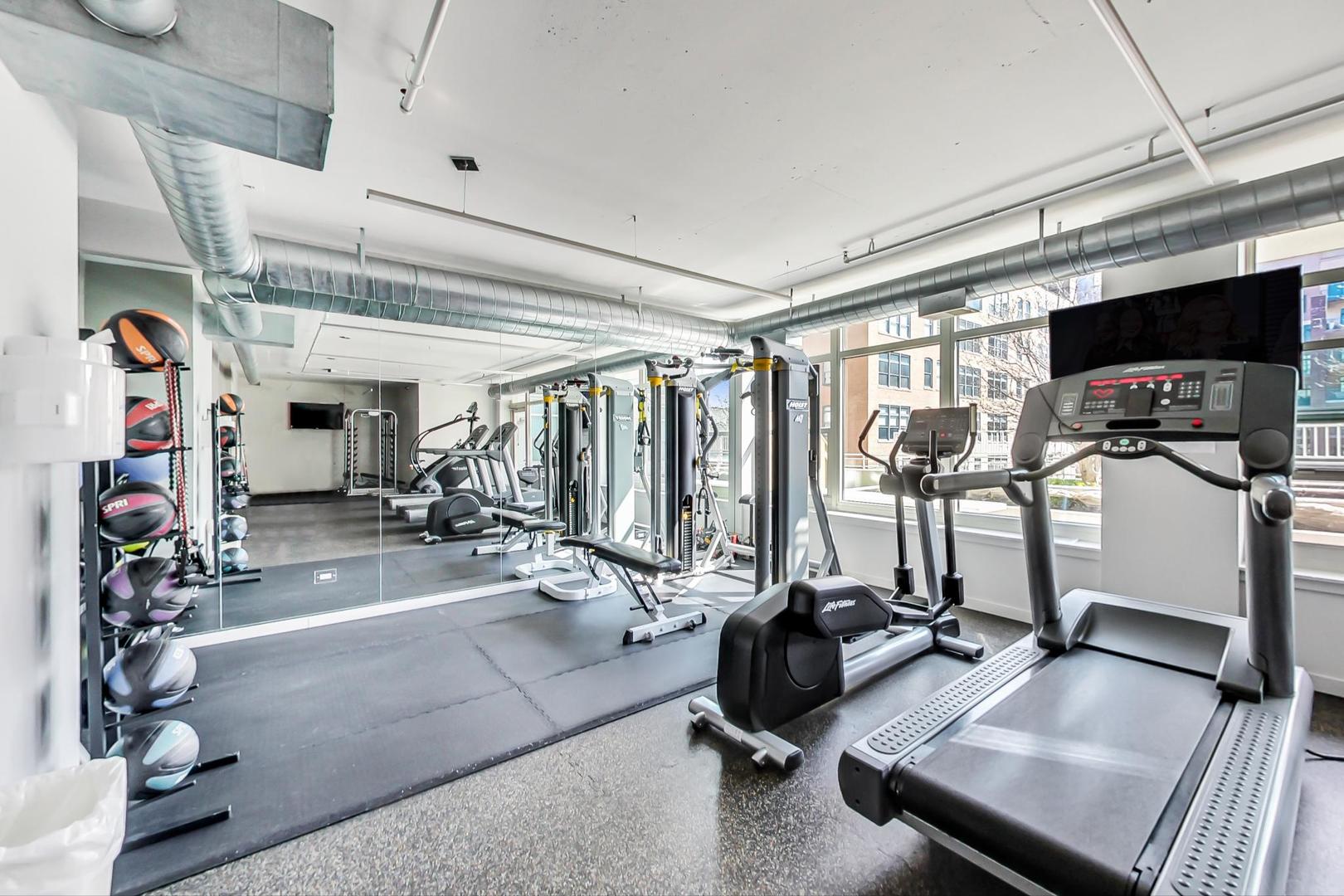 909 W Washington Boulevard Unit: 908