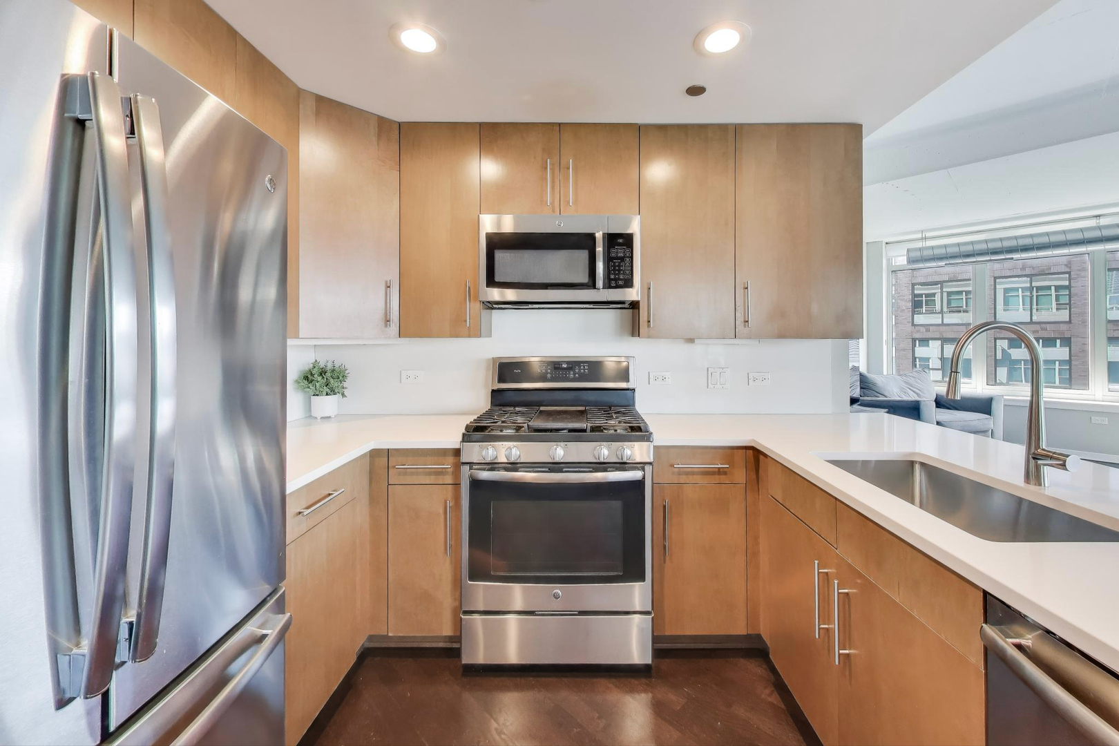909 W Washington Boulevard Unit: 908