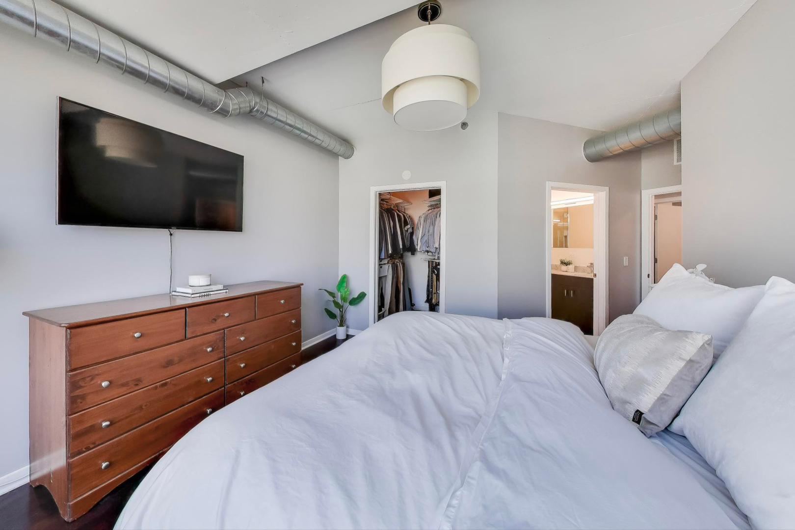 909 W Washington Boulevard Unit: 908