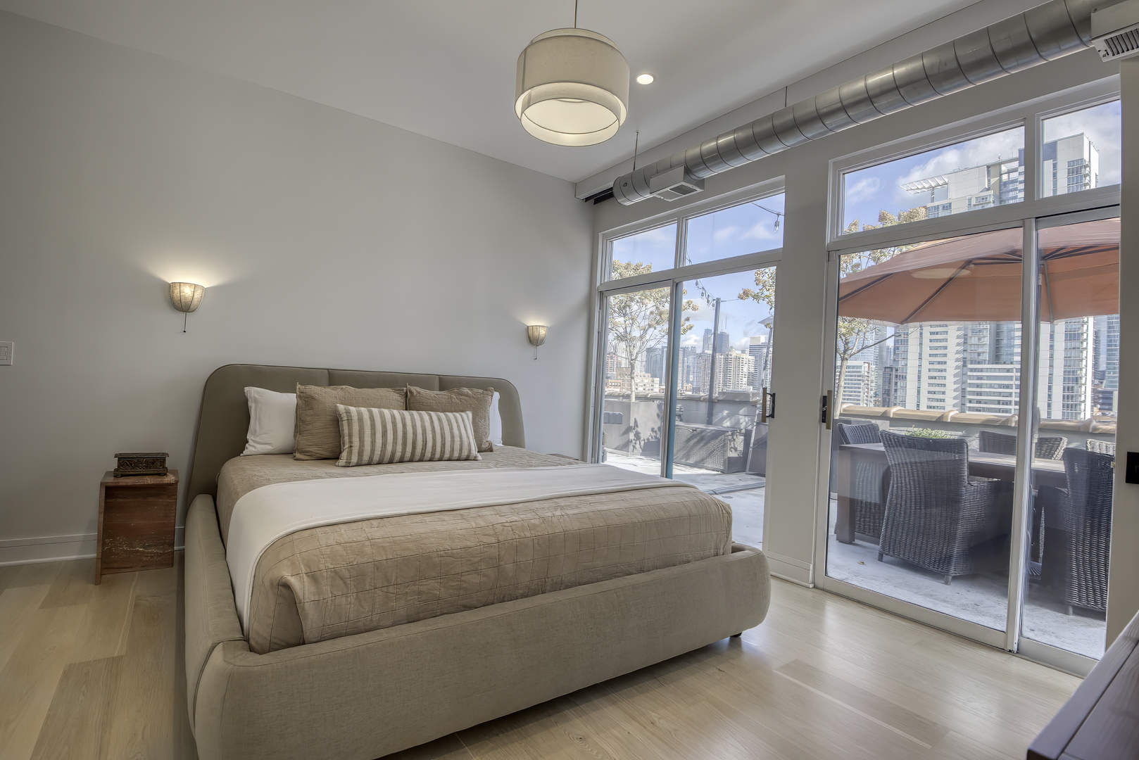 910 W Madison Street Unit: 904E