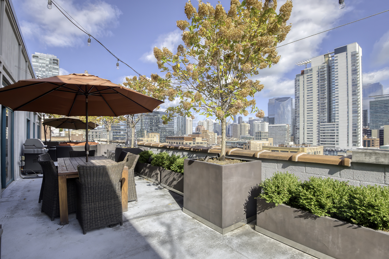 910 W Madison Street Unit: 904E