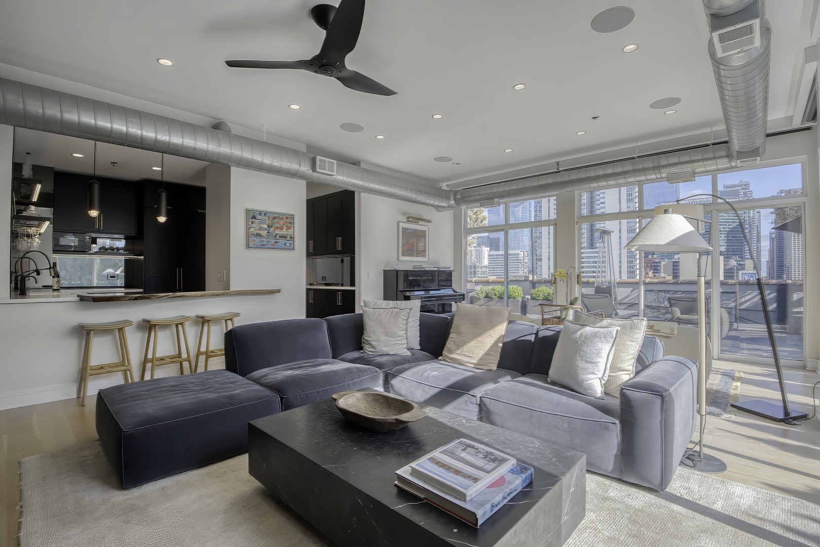 910 W Madison Street Unit: 904E