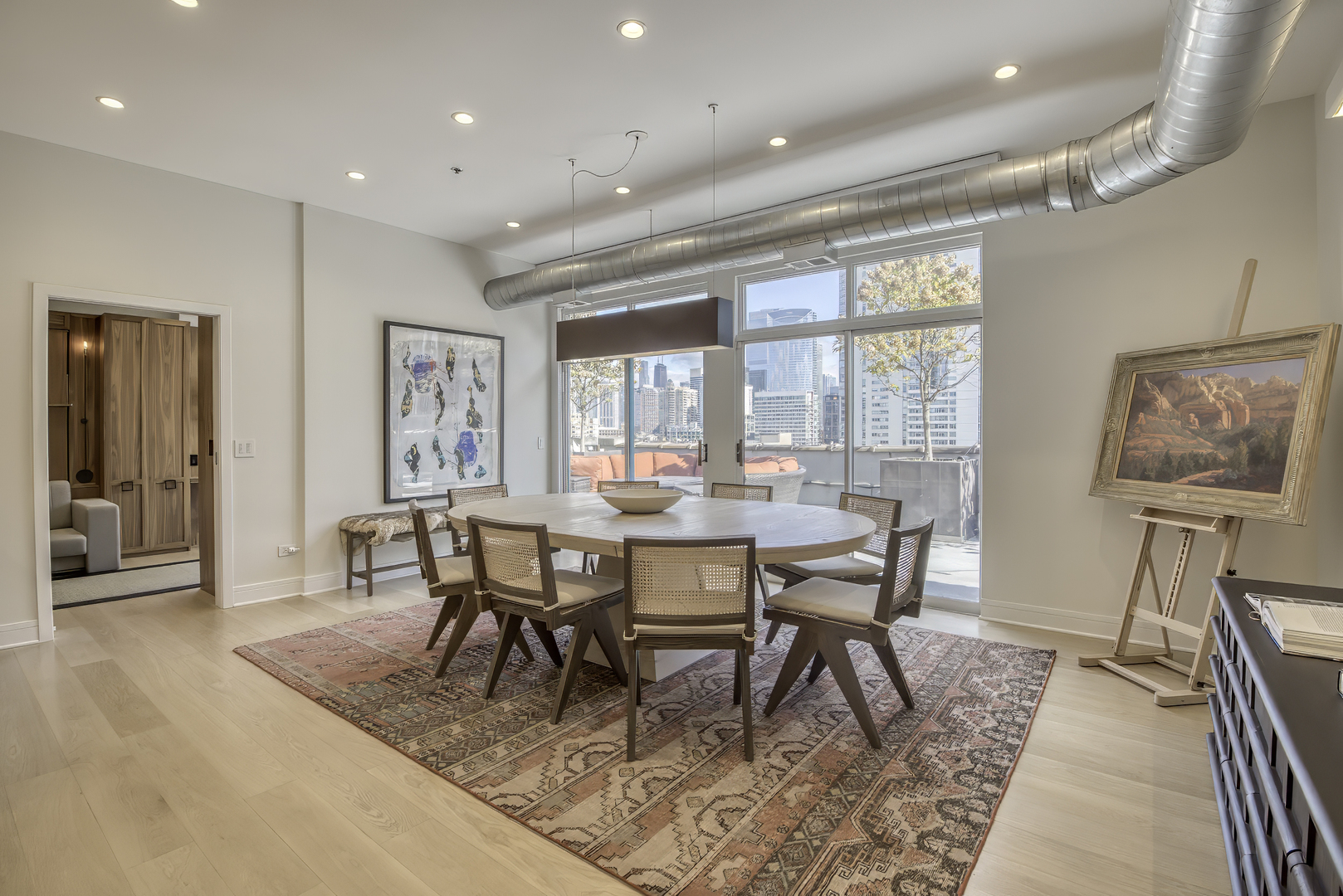 910 W Madison Street Unit: 904E
