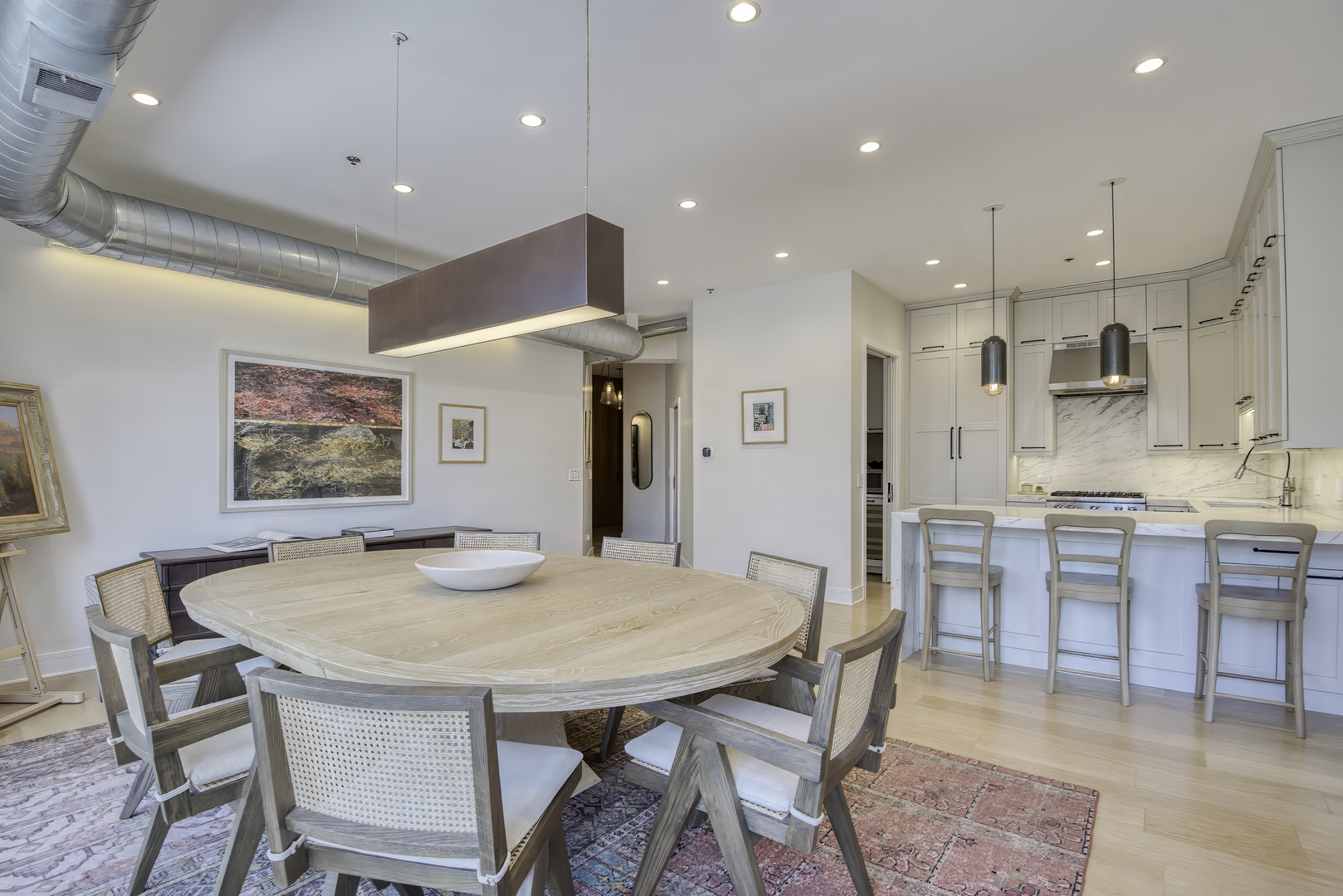 910 W Madison Street Unit: 904E