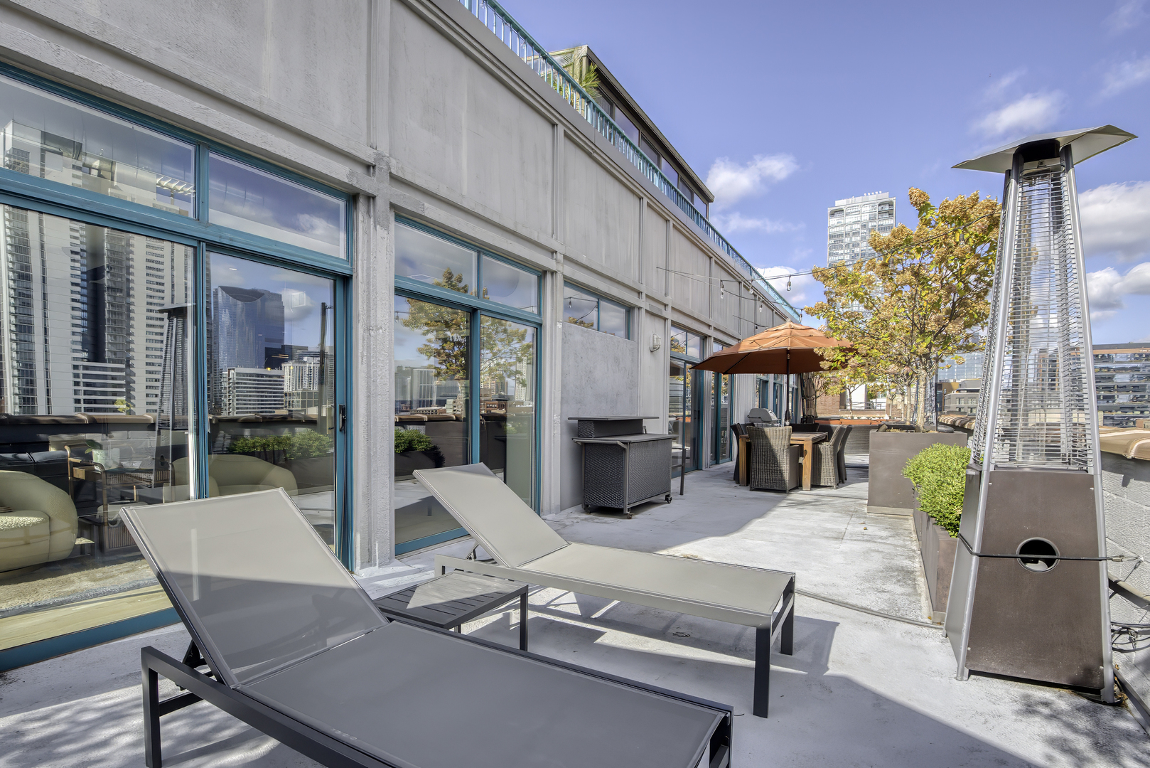 910 W Madison Street Unit: 904E