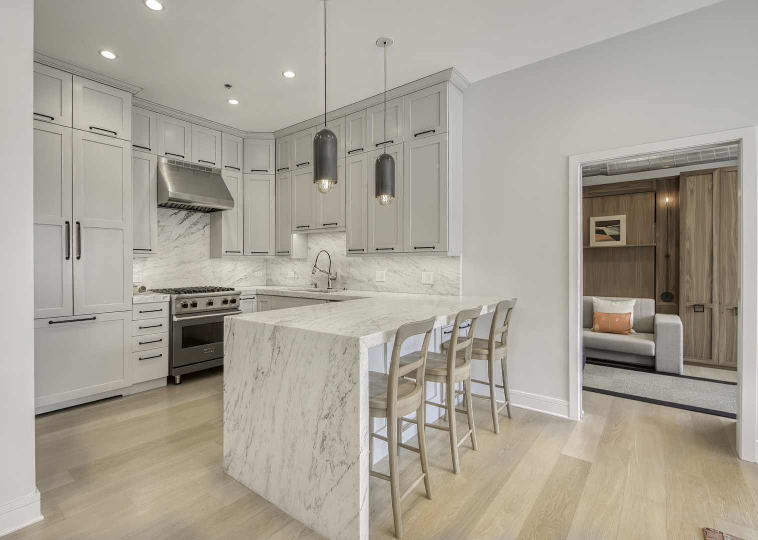 910 W Madison Street Unit: 904E