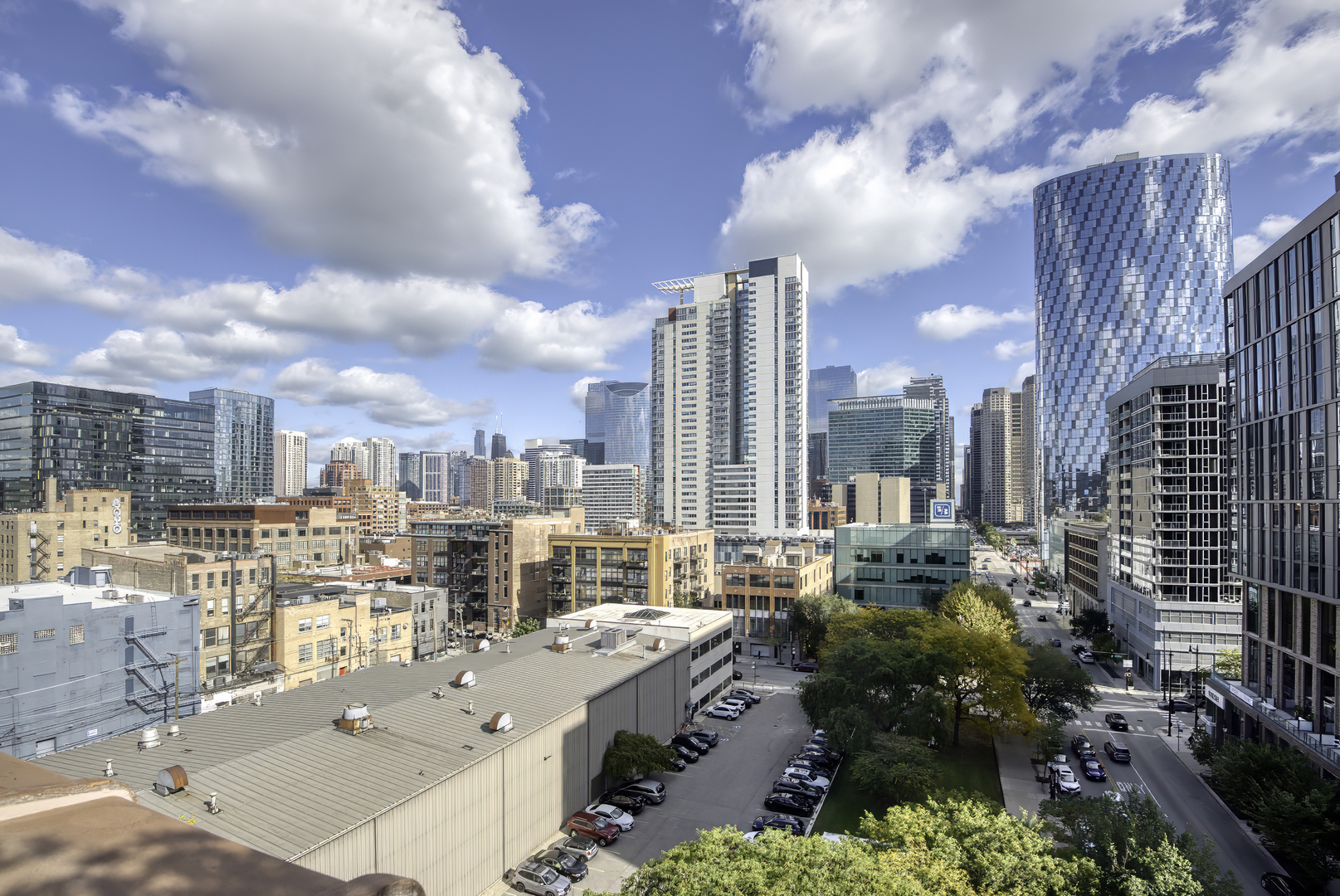 910 W Madison Street Unit: 904E