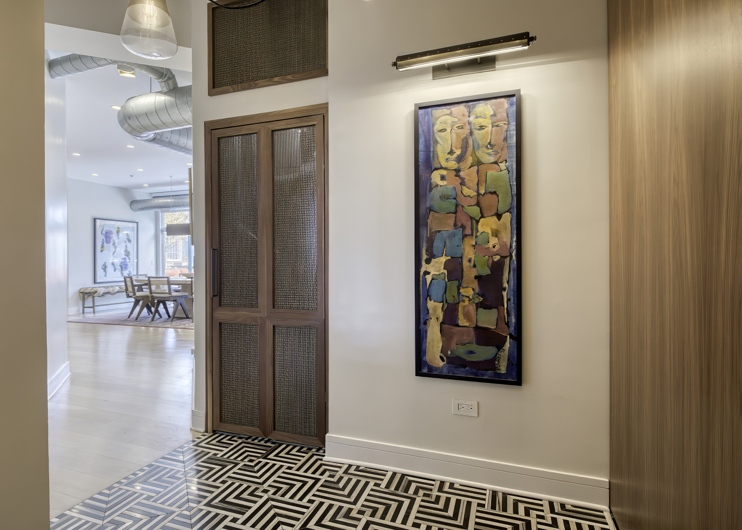 910 W Madison Street Unit: 904E