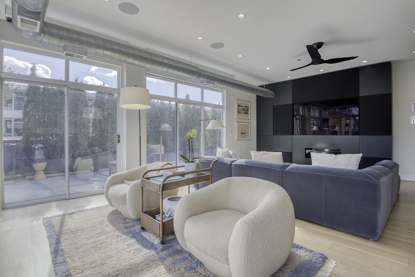 910 W Madison Street Unit: 904E