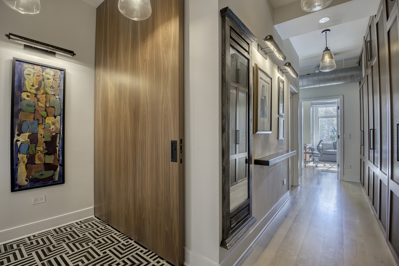 910 W Madison Street Unit: 904E