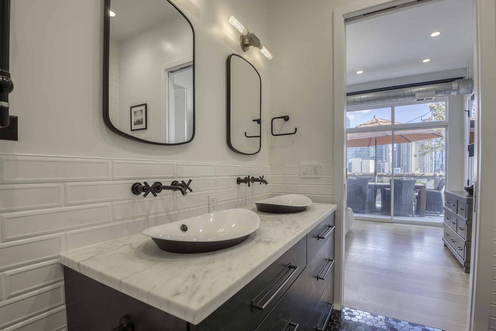 910 W Madison Street Unit: 904E