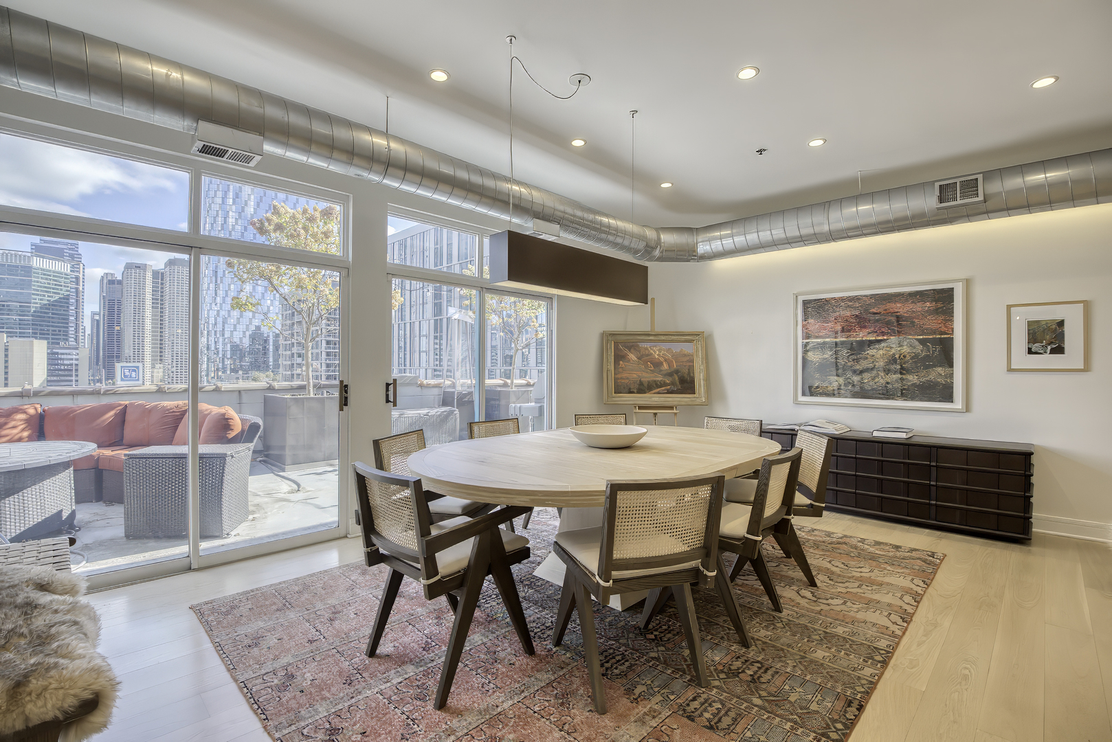 910 W Madison Street Unit: 904E