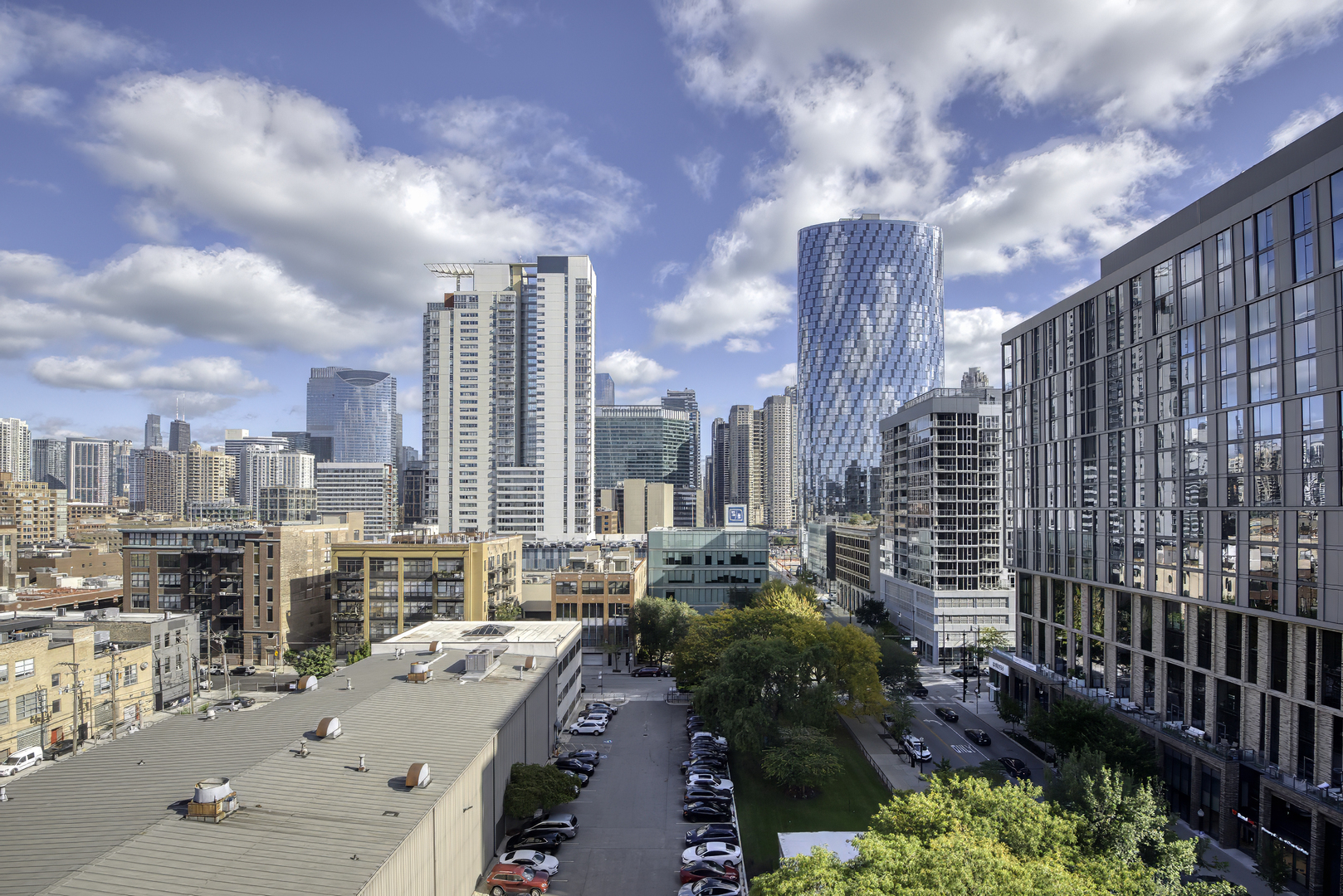 910 W Madison Street Unit: 904E