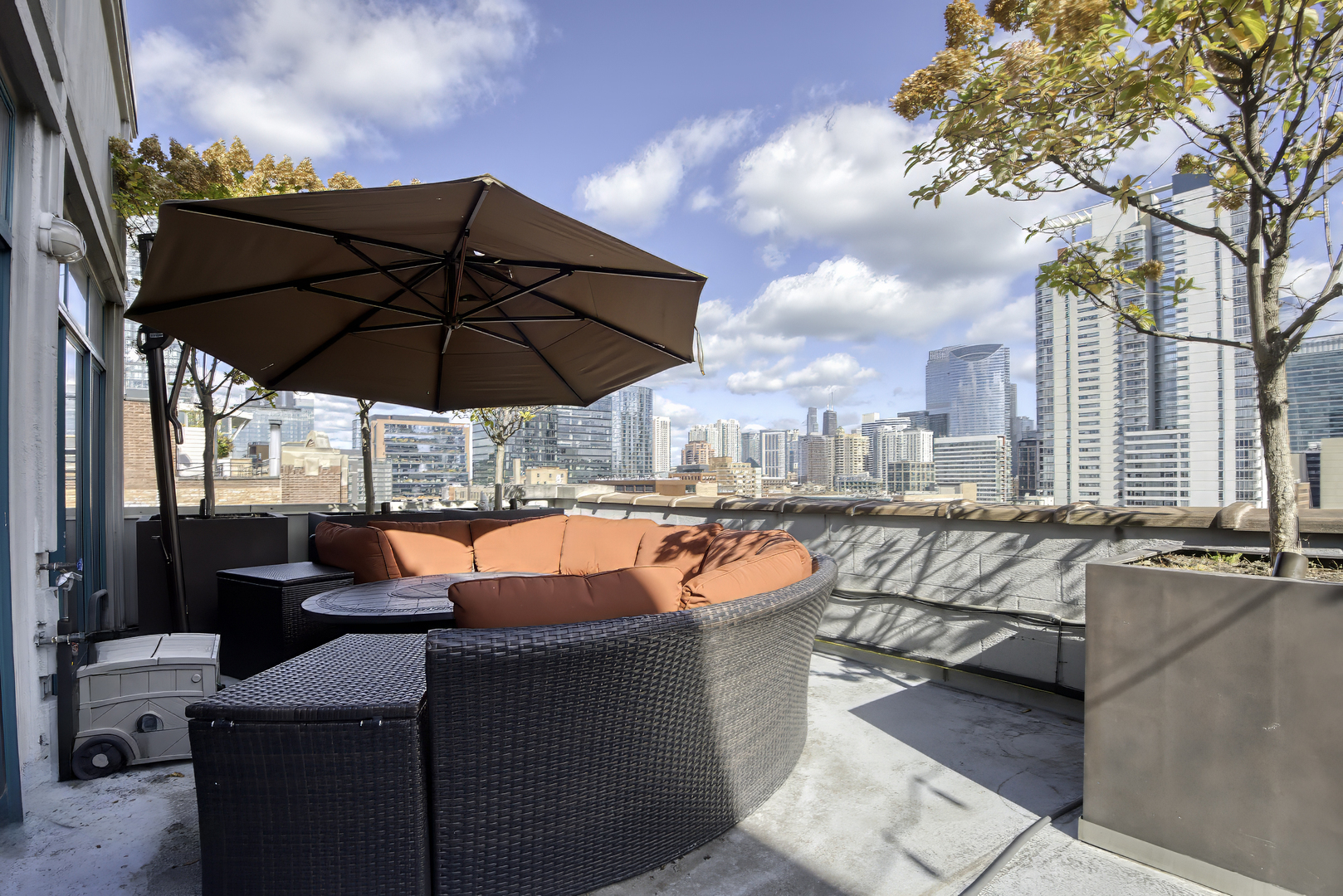 910 W Madison Street Unit: 904E