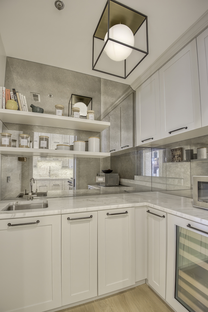 910 W Madison Street Unit: 904E