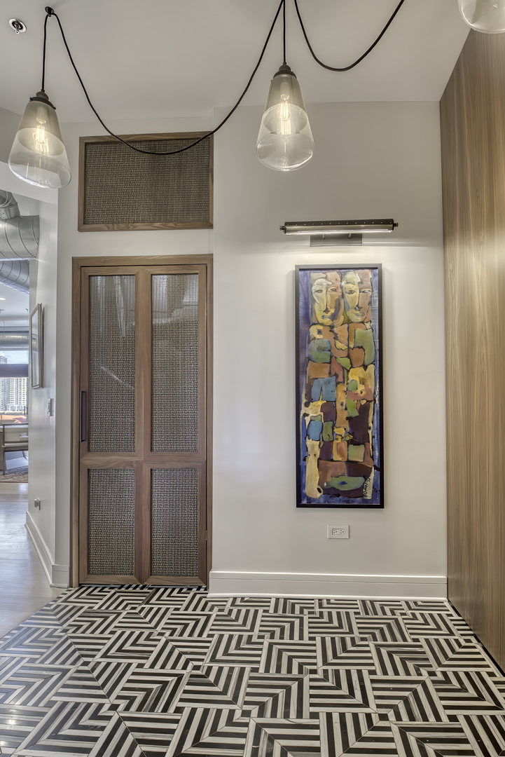 910 W Madison Street Unit: 904E