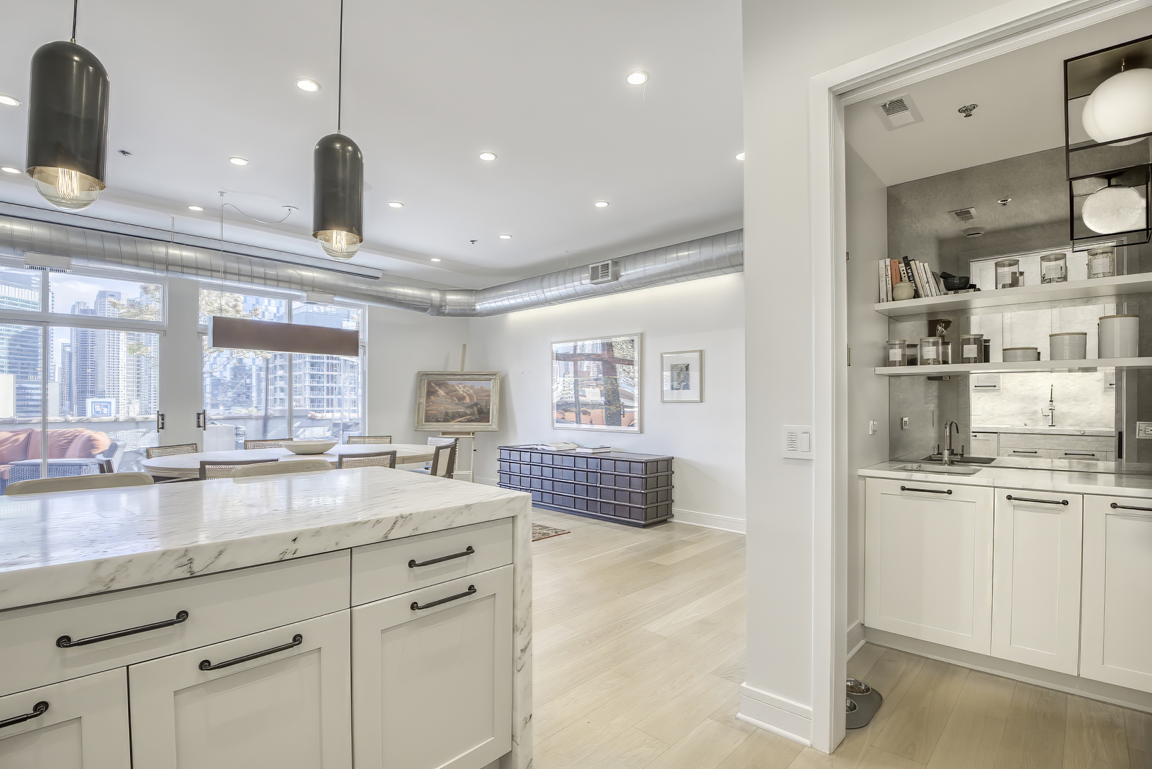 910 W Madison Street Unit: 904E