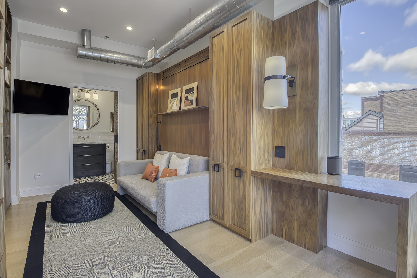 910 W Madison Street Unit: 904E