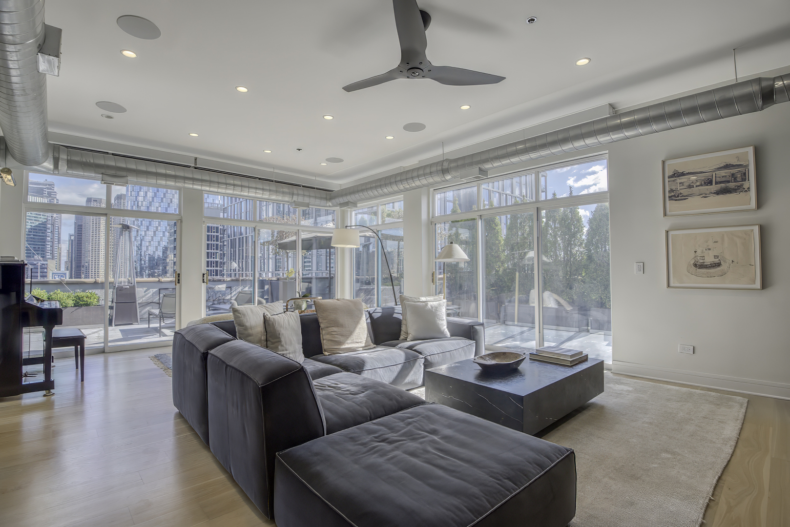 910 W Madison Street Unit: 904E