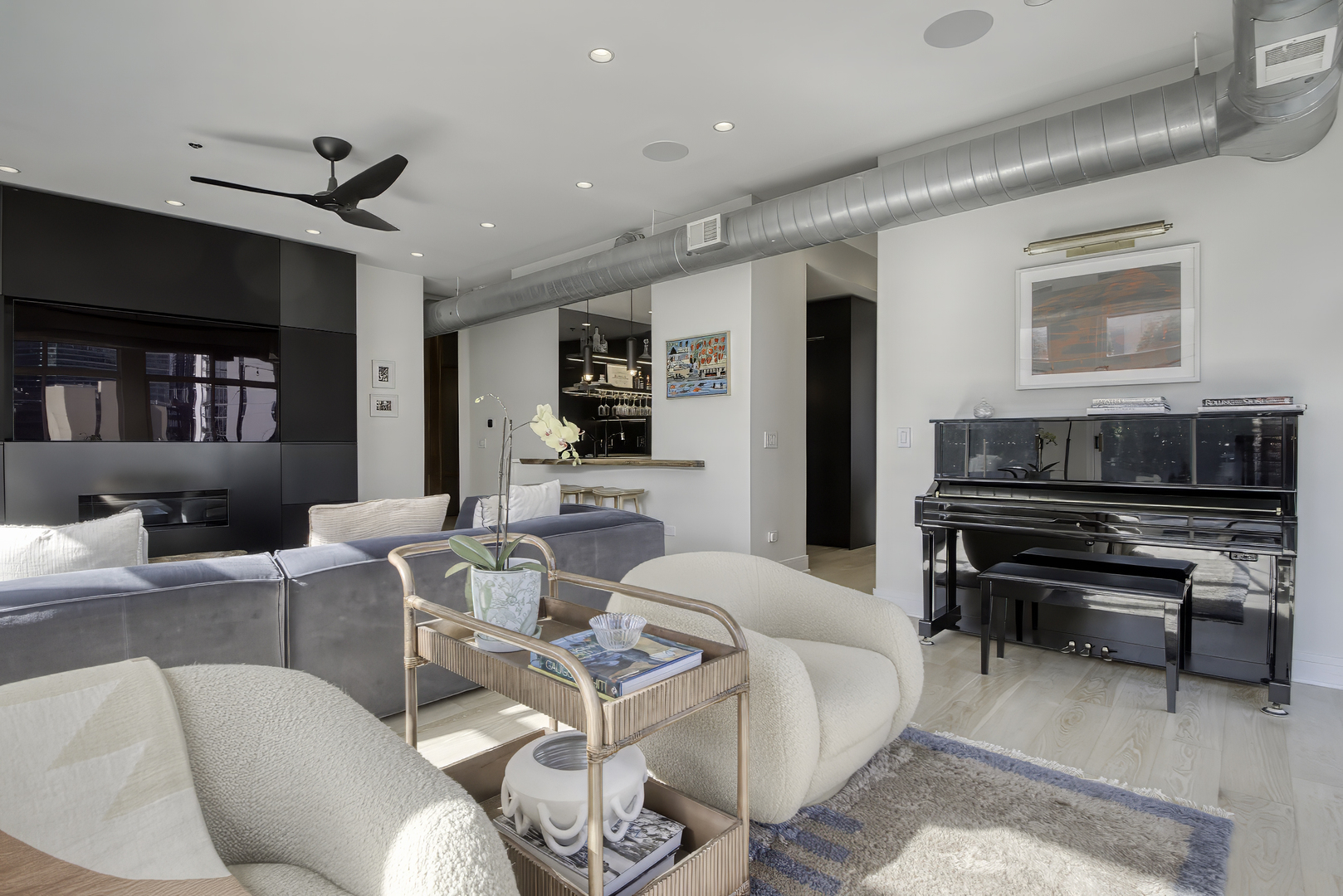 910 W Madison Street Unit: 904E