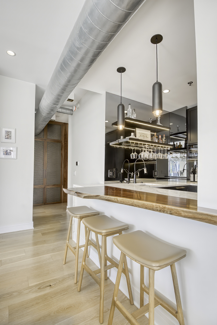 910 W Madison Street Unit: 904E