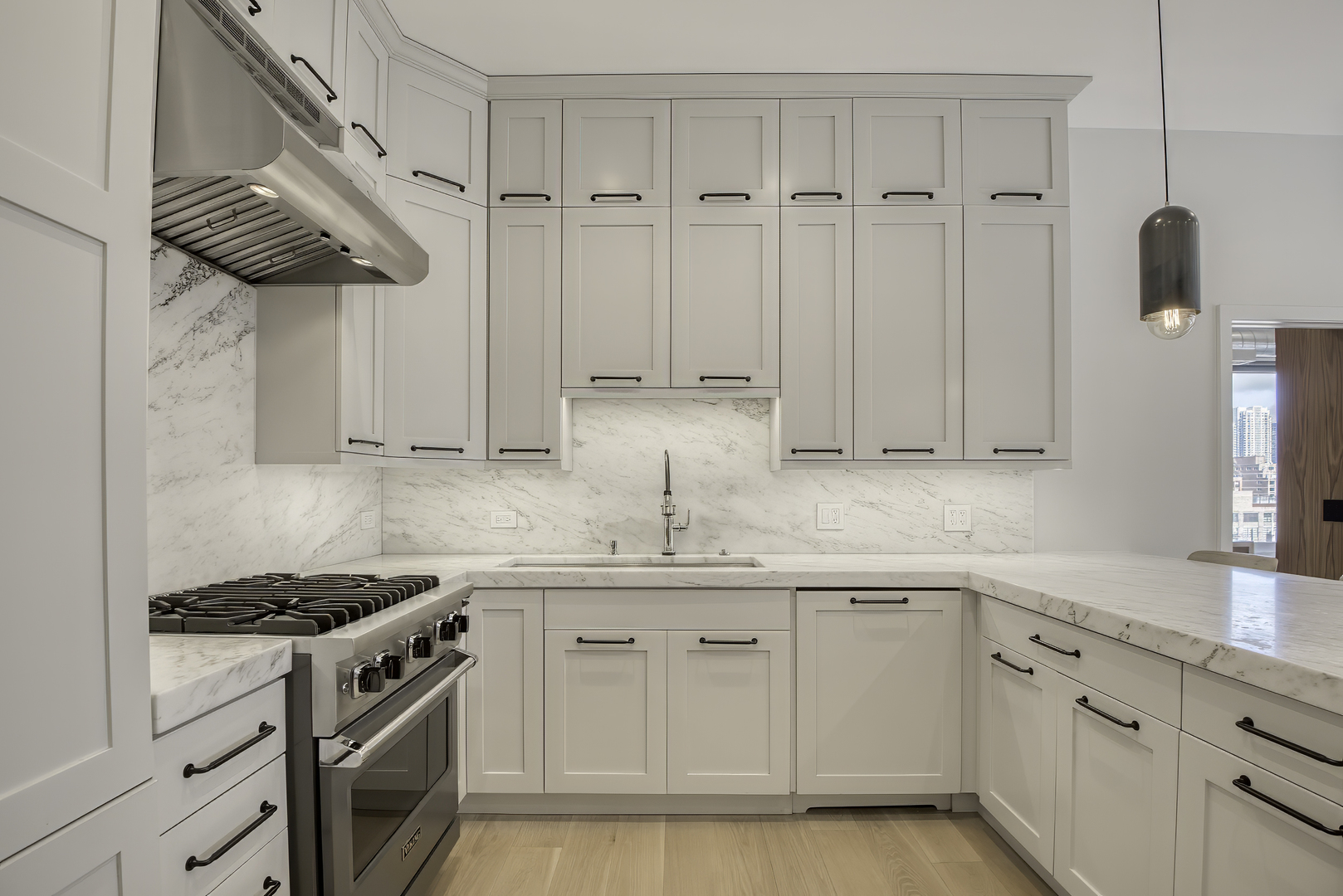 910 W Madison Street Unit: 904E