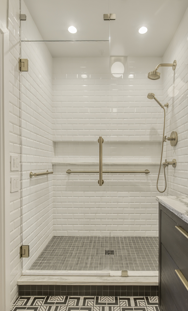 910 W Madison Street Unit: 904E