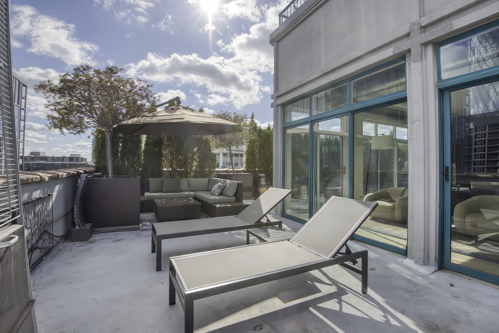 910 W Madison Street Unit: 904E