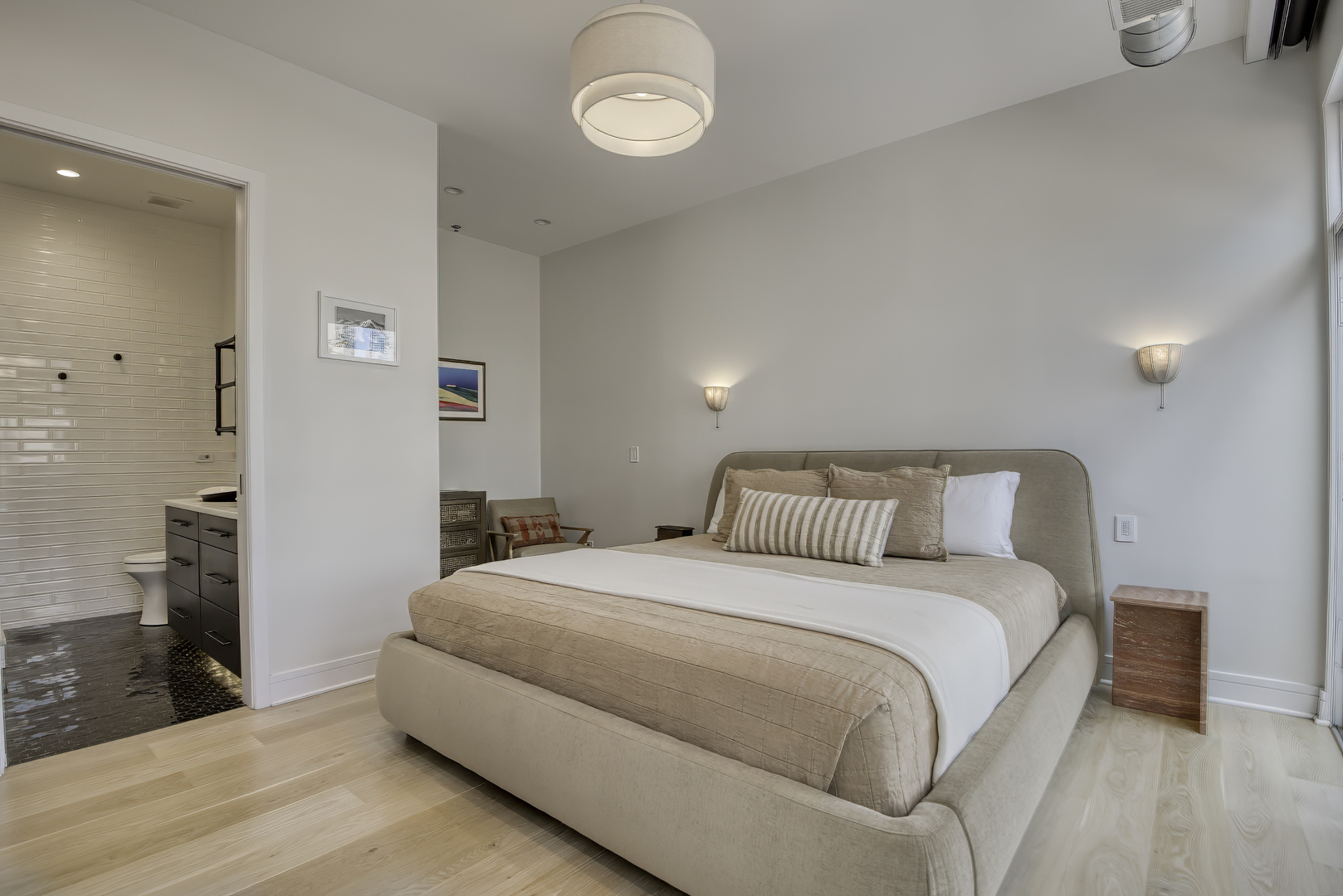 910 W Madison Street Unit: 904E