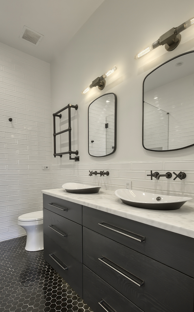 910 W Madison Street Unit: 904E