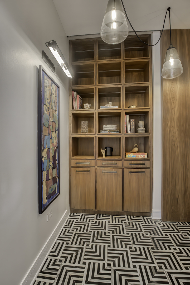 910 W Madison Street Unit: 904E