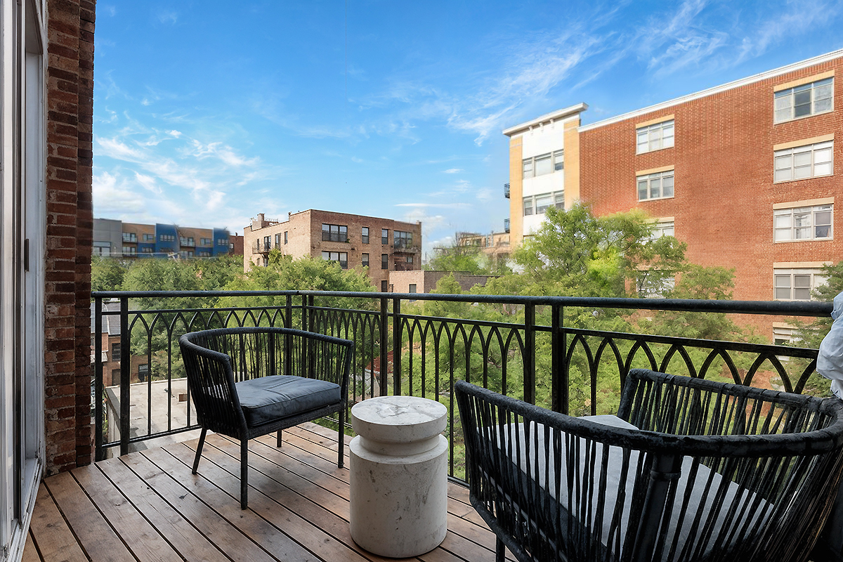 2333 W Saint Paul Avenue Unit: 333