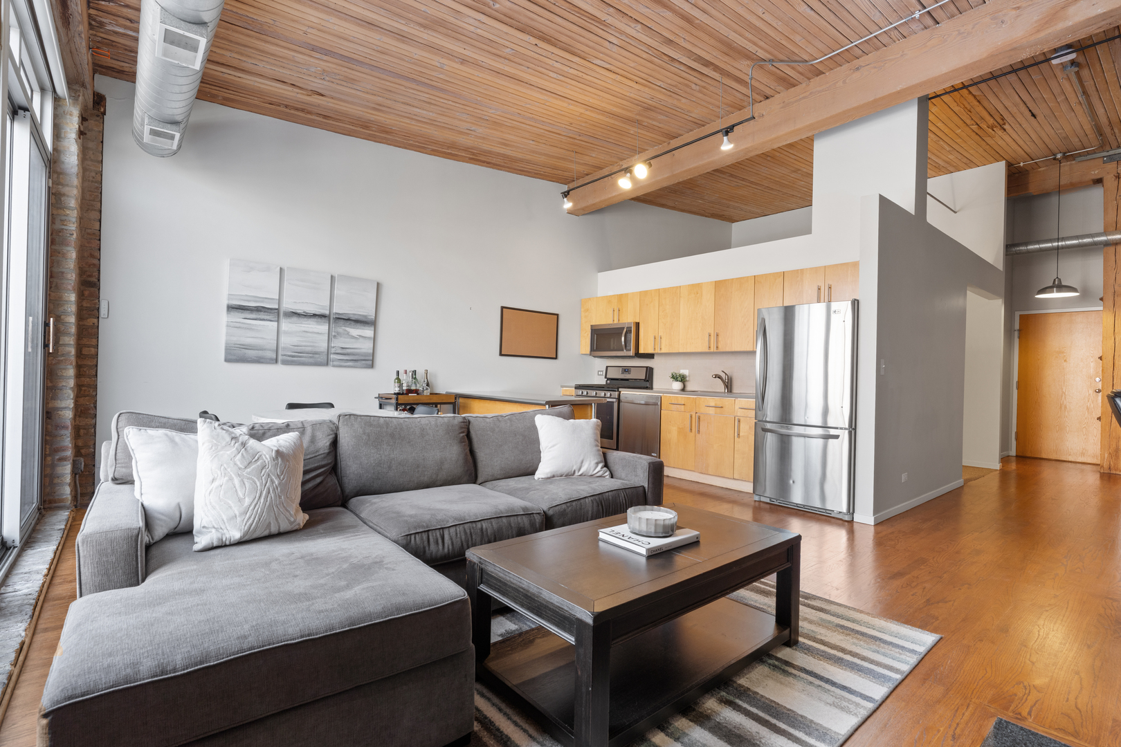 2333 W Saint Paul Avenue Unit: 333