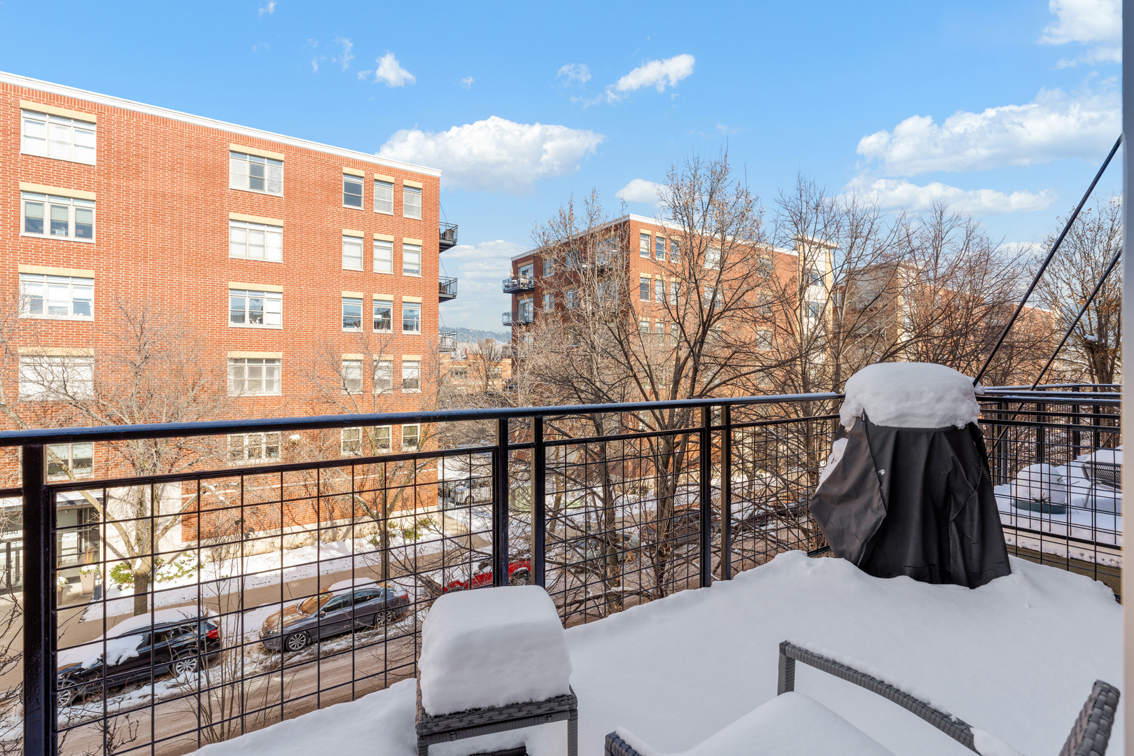 2333 W Saint Paul Avenue Unit: 333