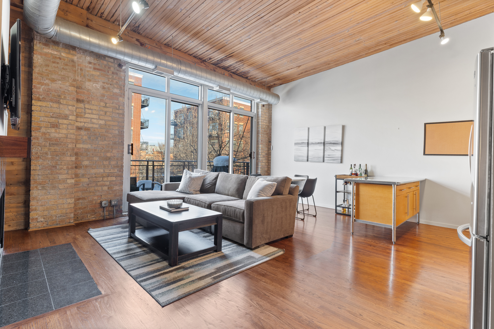 2333 W Saint Paul Avenue Unit: 333