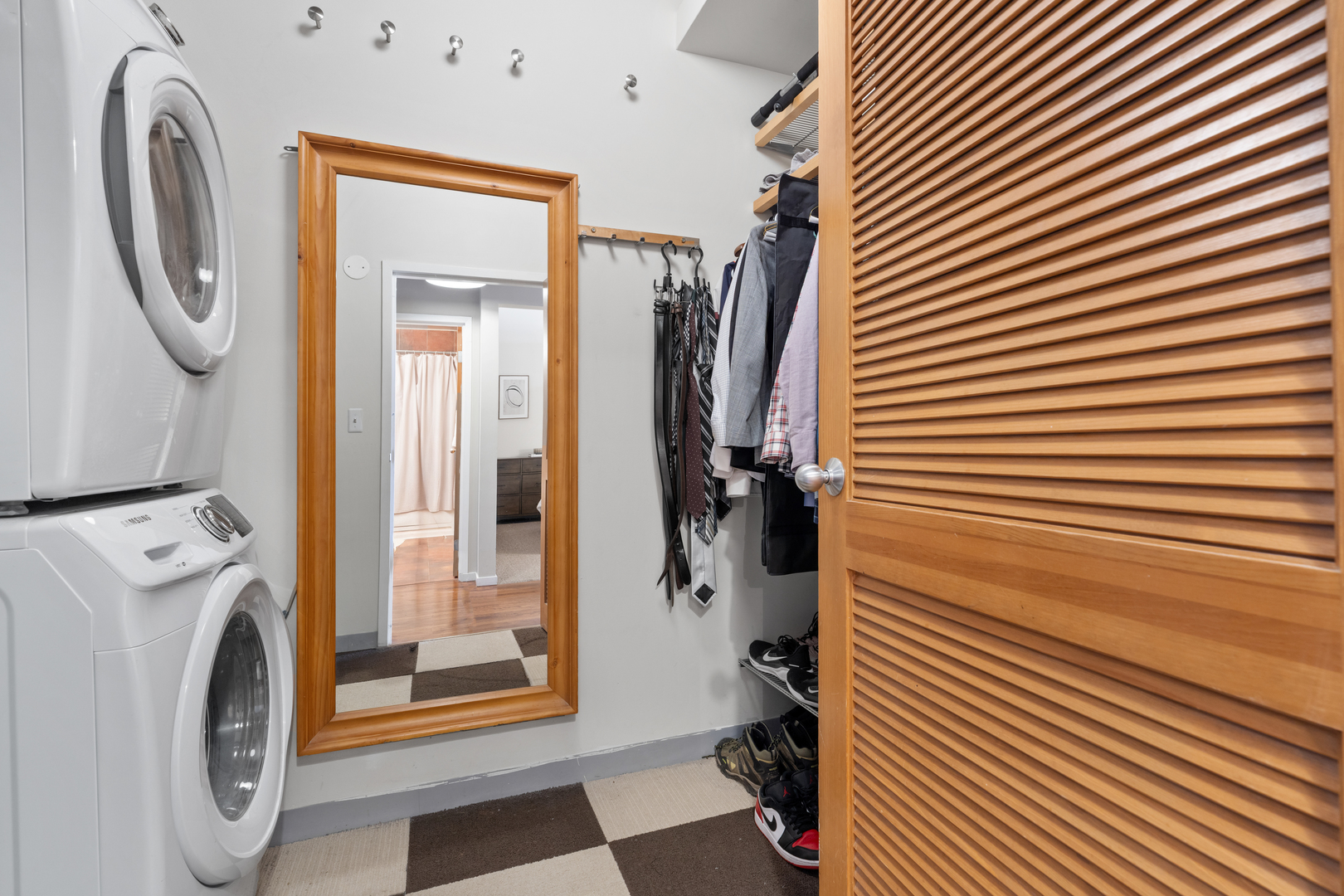 2333 W Saint Paul Avenue Unit: 333