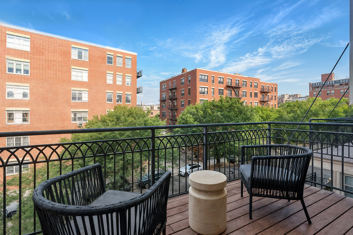 2333 W Saint Paul Avenue Unit: 333