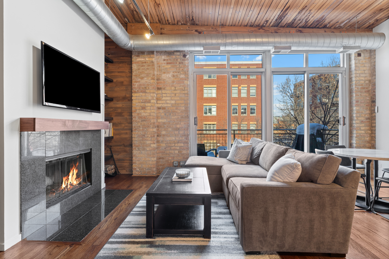 2333 W Saint Paul Avenue Unit: 333