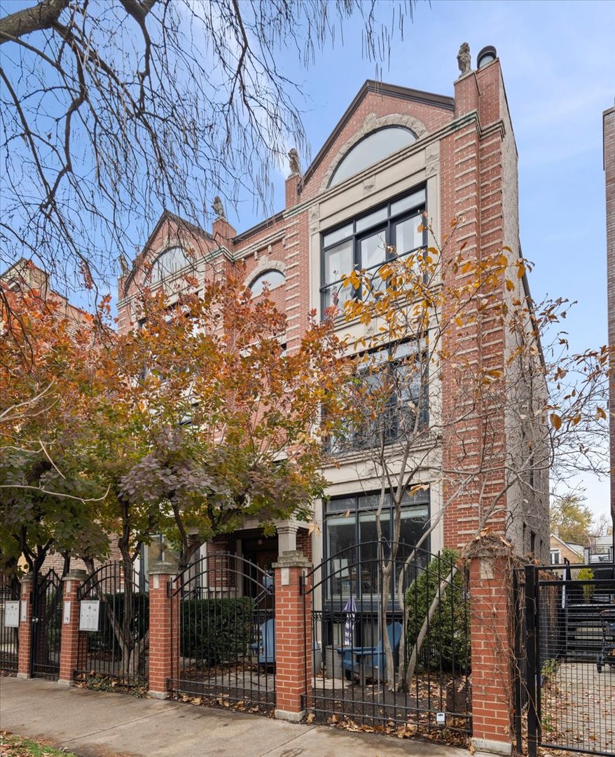 2024 W Iowa Street Unit: 1