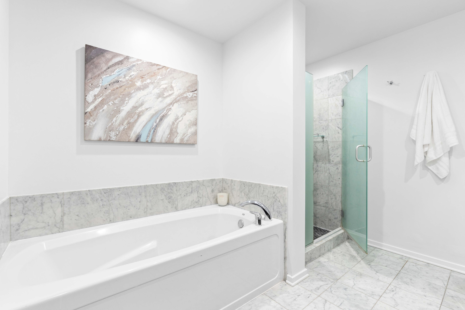 240 E ILLINOIS Street Unit: 606