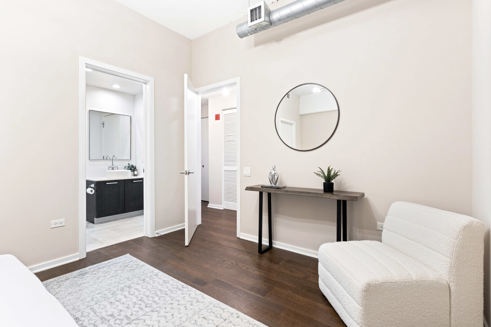 240 E ILLINOIS Street Unit: 606