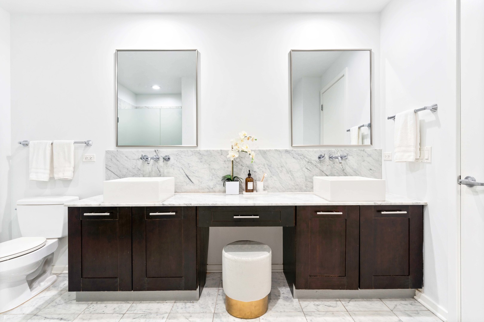 240 E ILLINOIS Street Unit: 606