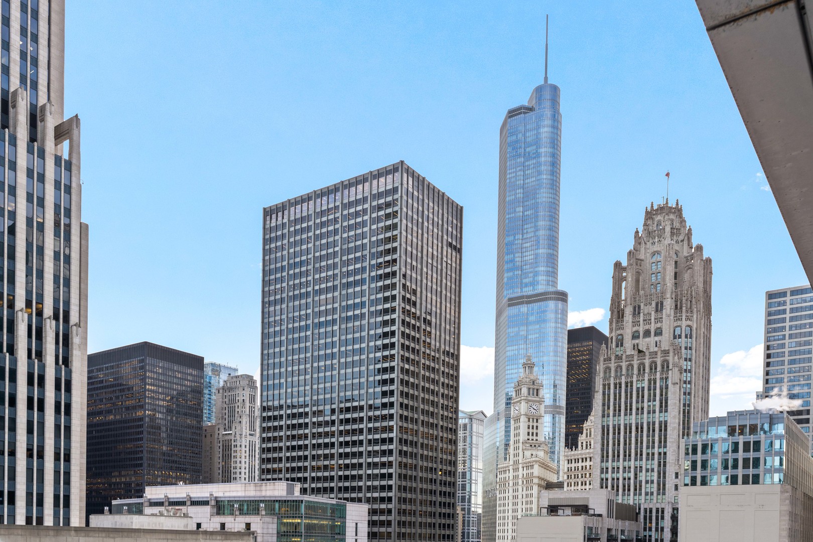 240 E ILLINOIS Street Unit: 606