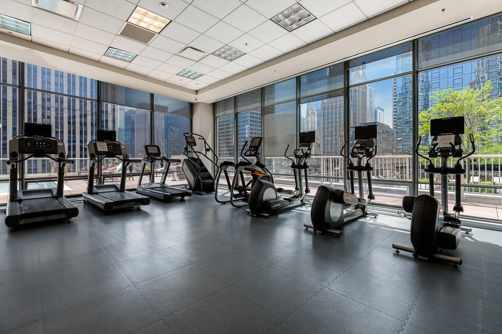 240 E ILLINOIS Street Unit: 606