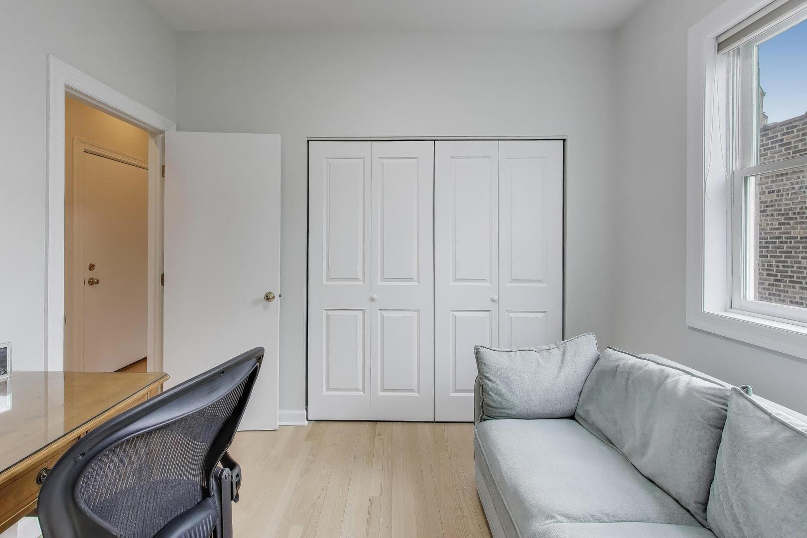 1725 N MOHAWK Street Unit: 2S