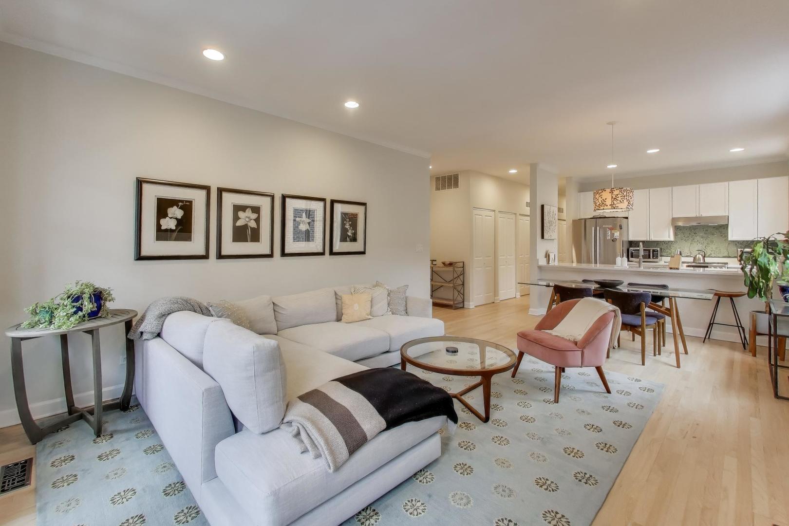 1725 N MOHAWK Street Unit: 2S