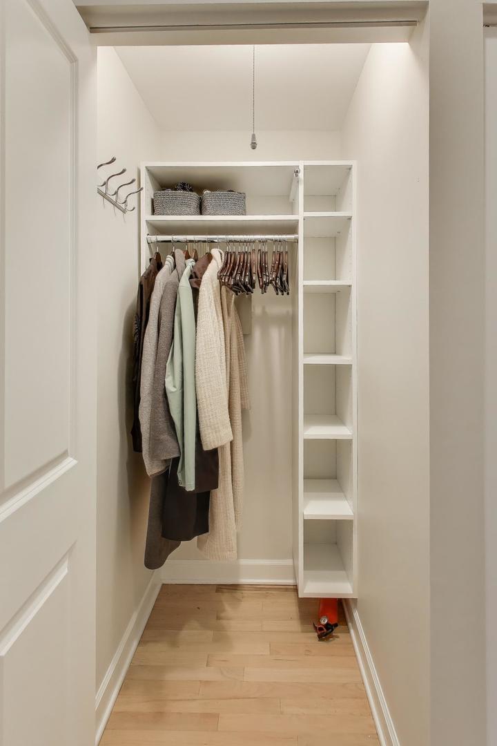 1725 N MOHAWK Street Unit: 2S