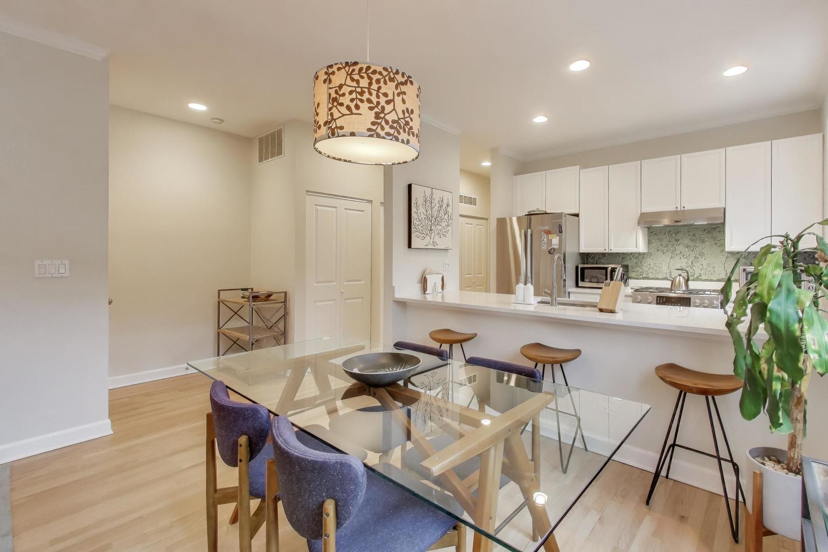 1725 N MOHAWK Street Unit: 2S